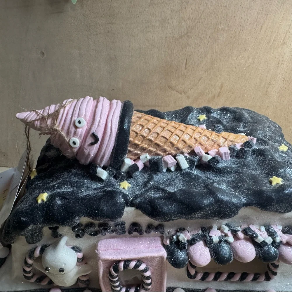 Halloween Gingerbread Clay dough Ice Cream “I Scream” Truck Lights Up! 11” NWT